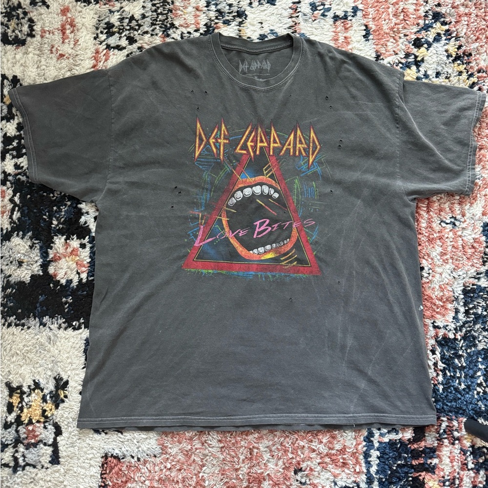 Def Leppard Vintage Look Graphic T-Shirt